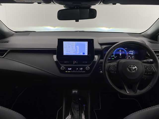 トヨタ カローラ ハイブリット ダブルバイビー 宮崎県 2023(令5)年 2.2万km プラチナホワイトパールマイカ Toyota Safety Sense/〇プリクラシュセーフティ/〇レーンディパーチャーアラート/〇ブラインドスポットモニター/〇リアクロストラフィックアラート/〇プロアクティブドライビングアシスト/〇パーキングサポートブレーキ/〇安心降車アシスト/〇ロードサインアシスト/〇オートマチックハイビーム/〇レーダークルーズコントロール/〇クリアランスソナー/純正9インチディスプレイオーディオ/ナビ機能/フルセグTV/バックカメラ/ハーフレザーシート/LEDヘッドライト/ビルトインETC2.0/純正17インチAW/スマートキー×２/保証書/取扱説明書