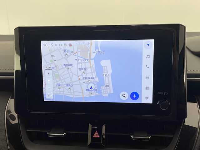 トヨタ カローラ ハイブリット ダブルバイビー 宮崎県 2023(令5)年 2.2万km プラチナホワイトパールマイカ Toyota Safety Sense/〇プリクラシュセーフティ/〇レーンディパーチャーアラート/〇ブラインドスポットモニター/〇リアクロストラフィックアラート/〇プロアクティブドライビングアシスト/〇パーキングサポートブレーキ/〇安心降車アシスト/〇ロードサインアシスト/〇オートマチックハイビーム/〇レーダークルーズコントロール/〇クリアランスソナー/純正9インチディスプレイオーディオ/ナビ機能/フルセグTV/バックカメラ/ハーフレザーシート/LEDヘッドライト/ビルトインETC2.0/純正17インチAW/スマートキー×２/保証書/取扱説明書