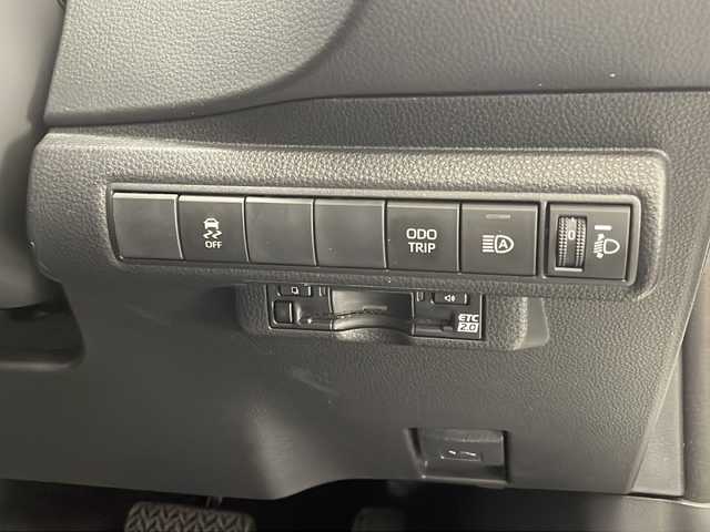 トヨタ カローラ ハイブリット ダブルバイビー 宮崎県 2023(令5)年 2.2万km プラチナホワイトパールマイカ Toyota Safety Sense/〇プリクラシュセーフティ/〇レーンディパーチャーアラート/〇ブラインドスポットモニター/〇リアクロストラフィックアラート/〇プロアクティブドライビングアシスト/〇パーキングサポートブレーキ/〇安心降車アシスト/〇ロードサインアシスト/〇オートマチックハイビーム/〇レーダークルーズコントロール/〇クリアランスソナー/純正9インチディスプレイオーディオ/ナビ機能/フルセグTV/バックカメラ/ハーフレザーシート/LEDヘッドライト/ビルトインETC2.0/純正17インチAW/スマートキー×２/保証書/取扱説明書
