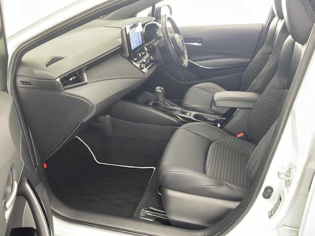 トヨタ カローラ ハイブリット ダブルバイビー 宮崎県 2023(令5)年 2.2万km プラチナホワイトパールマイカ Toyota Safety Sense/〇プリクラシュセーフティ/〇レーンディパーチャーアラート/〇ブラインドスポットモニター/〇リアクロストラフィックアラート/〇プロアクティブドライビングアシスト/〇パーキングサポートブレーキ/〇安心降車アシスト/〇ロードサインアシスト/〇オートマチックハイビーム/〇レーダークルーズコントロール/〇クリアランスソナー/純正9インチディスプレイオーディオ/ナビ機能/フルセグTV/バックカメラ/ハーフレザーシート/LEDヘッドライト/ビルトインETC2.0/純正17インチAW/スマートキー×２/保証書/取扱説明書