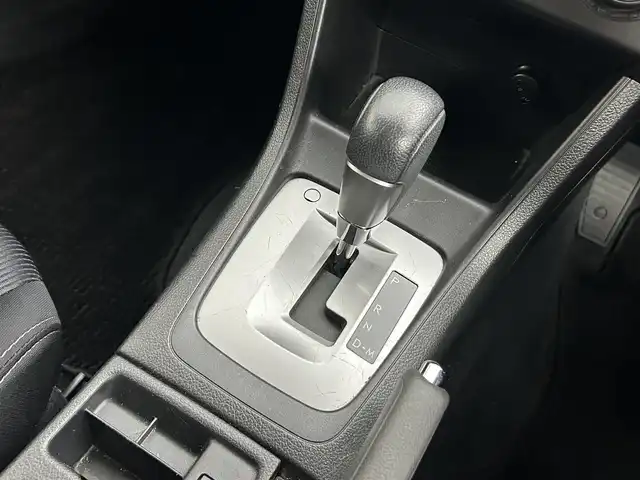 スバル インプレッサ スポーツ 2．0i アイサイト 道央・札幌 2013(平25)年 7.4万km サテンホワイトパール ・４WD/・純正ディーラーOPナビ/　CD/DVD/SD/BT/フルセグ/・バックカメラ/・ETC/・アイサイト/・レーダークルーズコントロール/・レーンキープアシスト/・アイドリングストップ/・キセノンライト/・フォグライト/・プッシュスタート/・スマートキー/・純正フロアマット/・ドアバイザー