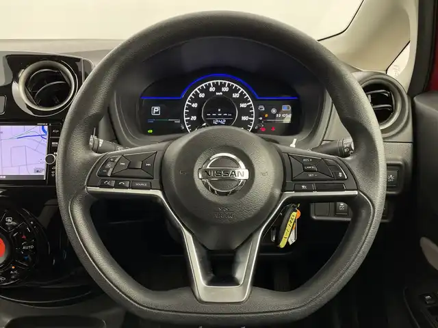 日産 ノート e－パワー X 新潟県 2018(平30)年 3.4万km ガーネットレッド 純正ナビ/　　フルセグ/CD/DVD/BT/アラウンドビューモニター/レーダークルーズコントロール/オートライト/純正15インチアルミホイール/ステアリングスイッチ/デジタルインナーミラー/スマートキー/ETC