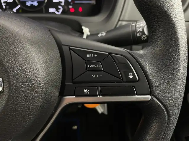 日産 ノート e－パワー X 新潟県 2018(平30)年 3.4万km ガーネットレッド 純正ナビ/　　フルセグ/CD/DVD/BT/アラウンドビューモニター/レーダークルーズコントロール/オートライト/純正15インチアルミホイール/ステアリングスイッチ/デジタルインナーミラー/スマートキー/ETC