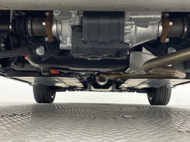 トヨタ ヤリスクロス ハイブリッド Z 新潟県 2023(令5)年 3.4万km ブラックマイカ/プラチナホワイトパールマイカ 4WD/トヨタセーフティセンス/デジタルインナーミラー/ヘッドアップディスプレイ/純正ナビ/Bluetooth/フルセグTV/バックカメラ/サイドカメラ/パワーバックドア/レーダークルーズコントロール/LEDオートライト/フォグランプ/オートハイビーム/ハーフレザーシート/シートヒーター/純正18インチアルミホイール/ステアリングリモコン/ステアリングヒーター/レーントレーシングアラート/クリアランスソナー/電格ミラー/ウィンカーミラー/ドラレコ/スマートキー/ビルトインETC