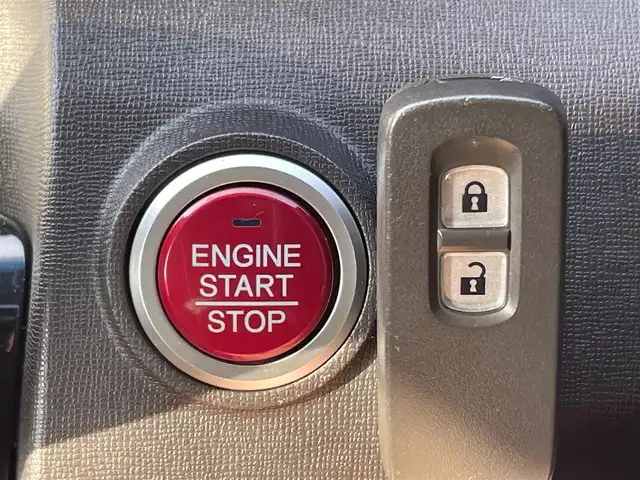 ホンダ Ｎ ＯＮＥ セレクト 兵庫県 2018(平30)年 4.2万km プレミアムアイボリーパール2トーン 純正メモリナビ/前席シートヒーター/バックカメラ/ヘッドライトレベライザ/純正フロアマット/純正ドアバイザー/ビルトインETC/ステアリングリモコン/スイッチスタート/CD/DVD/typeC入力端子/Bluetooth接続/横滑り防止装置