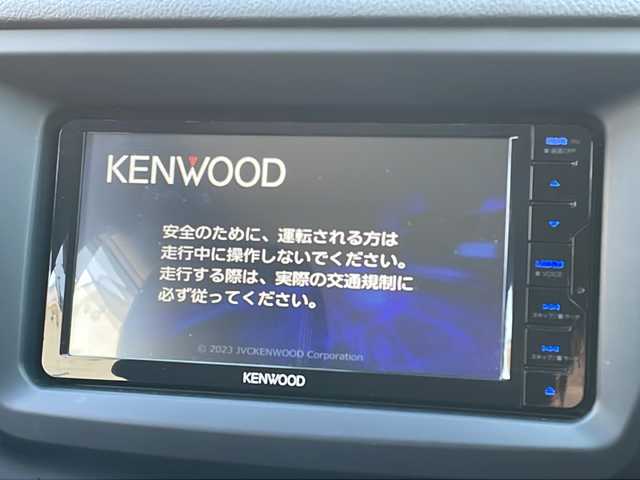 トヨタ アベンシス ワゴン Xi 大阪府 2016(平28)年 10.5万km シルバーM 社外SDナビ/・AM/FM/CD/DVD/Bluetooth/・フルセグテレビ/バックカメラ/ETC/衝突軽減ブレーキ/横滑り防止装置/パドルシフト/電動パーキングブレーキ/LEDヘッドライト/オートライト/オートエアコン/プッシュスタートボタン/スマートキー×2/ステアリングリモコン/革巻きステアリング/19インチアルミホイール/純正フロアマット/ドアバイザー/保証書/取扱説明書