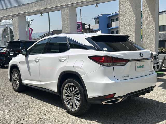 レクサス ＲＸ 300 Fスポーツ 兵庫県 2021(令3)年 1.5万km ホワイトノーヴァガラスフレーク ワンオーナー/純正メーカーナビ/　Bluetooth・USB・DVD・CD・AUX・SD/フルセグTV/AppleCarPlay/androidAuto/サンルーフ/プッシュスタート/バックカメラ/サイドカメラ/前後ドライブレコーダー/前後コーナーセンサー/ヘッドアップディスプレイ/パワーバックドア/アダプティブクルーズコントロール/衝突被害軽減システム/アンチロック・ブレーキ・システム/レーンキープアシスト/横滑り防止装置/盗難防止装置/オートライト/オートマチックハイビーム/アイドリングストップ/パーキングアシスト/パワーシートD席・N席/シートメモリー/シートヒーター全席/エアシートD席・N席/ステアリングヒーター/カーテンエアバック/スマートキー/スペアキー×１/取扱説明書/保証書