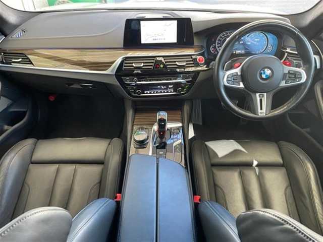 ＢＭＷ Ｍ５ 埼玉県 2018(平30)年 3.6万km アルピンホワイトⅢ AIS検査済み/コンフォートパッケージ/カーボンファイバールーフ/ハーマンカードン/純正ナビゲーション/アダプティブクルーズコントロール/純正20インチアルミホイール/360カメラ/パドルシフト/インテリジェントセーフティ/黒レザーシート/シートヒーター/クーラー/後席シートヒーター /レーンキープ/ヘッドアップディスプレイ/パワートランクゲート/ステアリングヒーター/スペアキー/新車保証書/取扱説明書