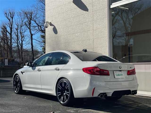 ＢＭＷ Ｍ５ 埼玉県 2018(平30)年 3.6万km アルピンホワイトⅢ AIS検査済み/コンフォートパッケージ/カーボンファイバールーフ/ハーマンカードン/純正ナビゲーション/アダプティブクルーズコントロール/純正20インチアルミホイール/360カメラ/パドルシフト/インテリジェントセーフティ/黒レザーシート/シートヒーター/クーラー/後席シートヒーター /レーンキープ/ヘッドアップディスプレイ/パワートランクゲート/ステアリングヒーター/スペアキー/新車保証書/取扱説明書