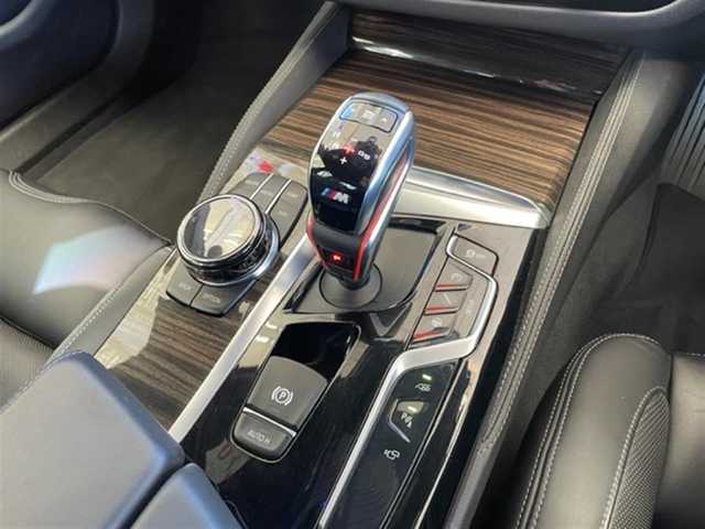 ＢＭＷ Ｍ５ 埼玉県 2018(平30)年 3.6万km アルピンホワイトⅢ AIS検査済み/コンフォートパッケージ/カーボンファイバールーフ/ハーマンカードン/純正ナビゲーション/アダプティブクルーズコントロール/純正20インチアルミホイール/360カメラ/パドルシフト/インテリジェントセーフティ/黒レザーシート/シートヒーター/クーラー/後席シートヒーター /レーンキープ/ヘッドアップディスプレイ/パワートランクゲート/ステアリングヒーター/スペアキー/新車保証書/取扱説明書