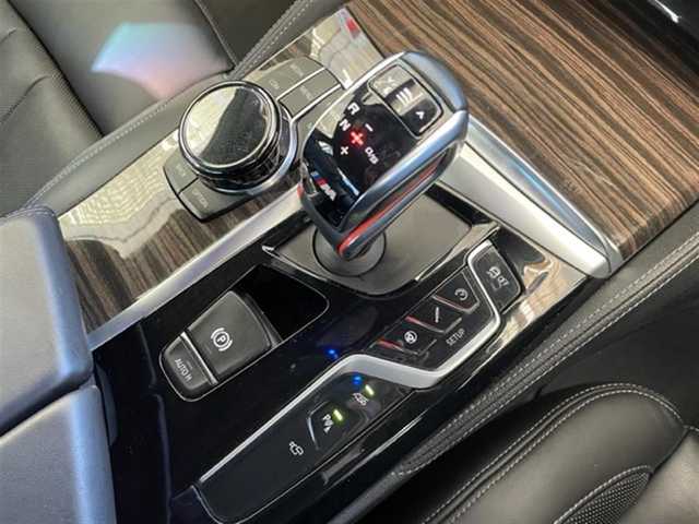 ＢＭＷ Ｍ５ 埼玉県 2018(平30)年 3.6万km アルピンホワイトⅢ AIS検査済み/コンフォートパッケージ/カーボンファイバールーフ/ハーマンカードン/純正ナビゲーション/アダプティブクルーズコントロール/純正20インチアルミホイール/360カメラ/パドルシフト/インテリジェントセーフティ/黒レザーシート/シートヒーター/クーラー/後席シートヒーター /レーンキープ/ヘッドアップディスプレイ/パワートランクゲート/ステアリングヒーター/スペアキー/新車保証書/取扱説明書