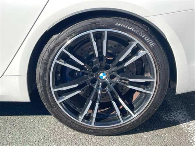 ＢＭＷ Ｍ５ 埼玉県 2018(平30)年 3.6万km アルピンホワイトⅢ AIS検査済み/コンフォートパッケージ/カーボンファイバールーフ/ハーマンカードン/純正ナビゲーション/アダプティブクルーズコントロール/純正20インチアルミホイール/360カメラ/パドルシフト/インテリジェントセーフティ/黒レザーシート/シートヒーター/クーラー/後席シートヒーター /レーンキープ/ヘッドアップディスプレイ/パワートランクゲート/ステアリングヒーター/スペアキー/新車保証書/取扱説明書