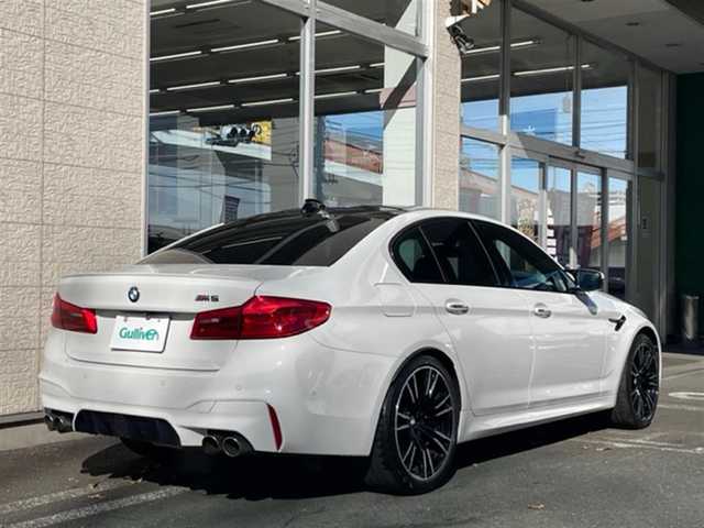 ＢＭＷ Ｍ５ 埼玉県 2018(平30)年 3.6万km アルピンホワイトⅢ AIS検査済み/コンフォートパッケージ/カーボンファイバールーフ/ハーマンカードン/純正ナビゲーション/アダプティブクルーズコントロール/純正20インチアルミホイール/360カメラ/パドルシフト/インテリジェントセーフティ/黒レザーシート/シートヒーター/クーラー/後席シートヒーター /レーンキープ/ヘッドアップディスプレイ/パワートランクゲート/ステアリングヒーター/スペアキー/新車保証書/取扱説明書