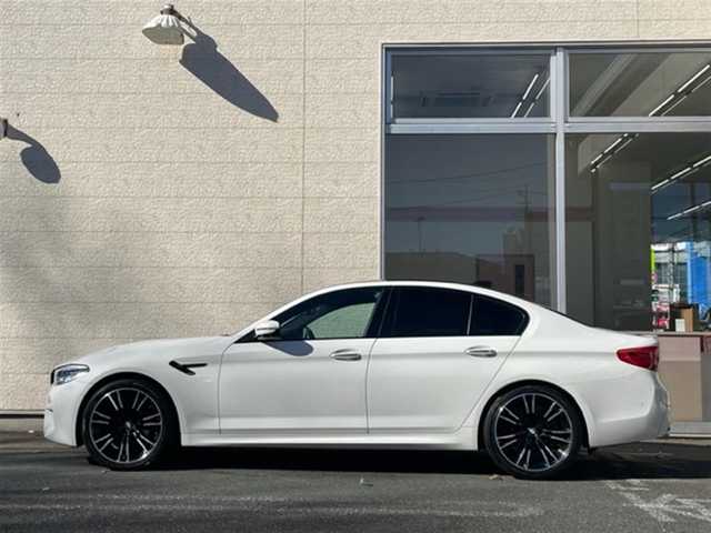 ＢＭＷ Ｍ５ 埼玉県 2018(平30)年 3.6万km アルピンホワイトⅢ AIS検査済み/コンフォートパッケージ/カーボンファイバールーフ/ハーマンカードン/純正ナビゲーション/アダプティブクルーズコントロール/純正20インチアルミホイール/360カメラ/パドルシフト/インテリジェントセーフティ/黒レザーシート/シートヒーター/クーラー/後席シートヒーター /レーンキープ/ヘッドアップディスプレイ/パワートランクゲート/ステアリングヒーター/スペアキー/新車保証書/取扱説明書
