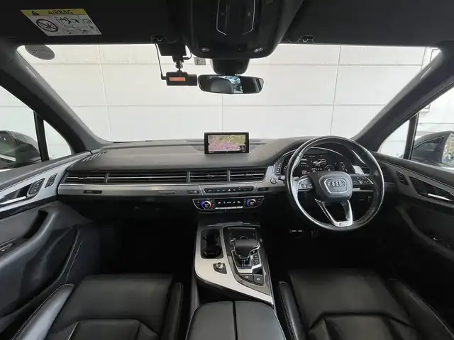 アウディ Ｑ７ 2．0TFSIクワトロ 山形県 2016(平28)年 7.3万km 黒 ・純正ナビ/・レインセンサー/・アンビエントライト/・アダプティブクルーズコントロール/・コーナーセンサー/・パワーシート/・シートヒーター/・パワーリアゲート/・フルセグ/AM/FM/Bluetooth/・ブラインドスポットモニター/・横滑り防止/・オートライト/・3列シート/・360°カメラ/・レーンキープアシスト