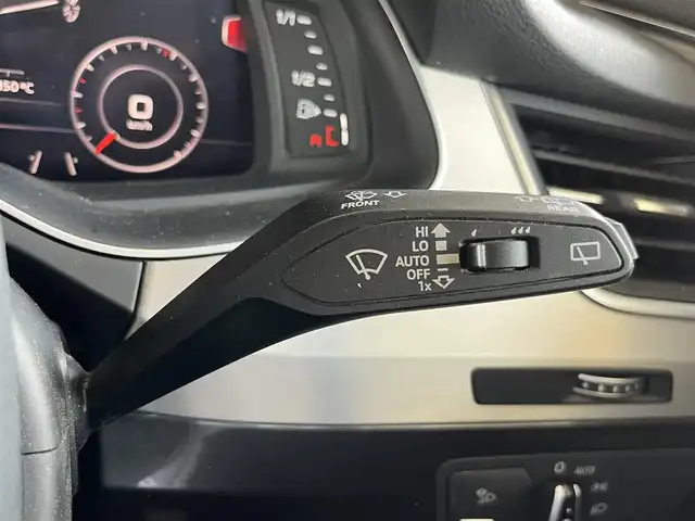 アウディ Ｑ７ 2．0TFSIクワトロ 山形県 2016(平28)年 7.3万km 黒 ・純正ナビ/・レインセンサー/・アンビエントライト/・アダプティブクルーズコントロール/・コーナーセンサー/・パワーシート/・シートヒーター/・パワーリアゲート/・フルセグ/AM/FM/Bluetooth/・ブラインドスポットモニター/・横滑り防止/・オートライト/・3列シート/・360°カメラ/・レーンキープアシスト