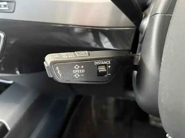 アウディ Ｑ７ 2．0TFSIクワトロ 山形県 2016(平28)年 7.3万km 黒 ・純正ナビ/・レインセンサー/・アンビエントライト/・アダプティブクルーズコントロール/・コーナーセンサー/・パワーシート/・シートヒーター/・パワーリアゲート/・フルセグ/AM/FM/Bluetooth/・ブラインドスポットモニター/・横滑り防止/・オートライト/・3列シート/・360°カメラ/・レーンキープアシスト
