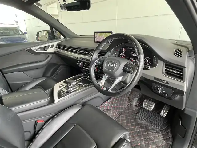 アウディ Ｑ７ 2．0TFSIクワトロ 山形県 2016(平28)年 7.3万km 黒 ・純正ナビ/・レインセンサー/・アンビエントライト/・アダプティブクルーズコントロール/・コーナーセンサー/・パワーシート/・シートヒーター/・パワーリアゲート/・フルセグ/AM/FM/Bluetooth/・ブラインドスポットモニター/・横滑り防止/・オートライト/・3列シート/・360°カメラ/・レーンキープアシスト