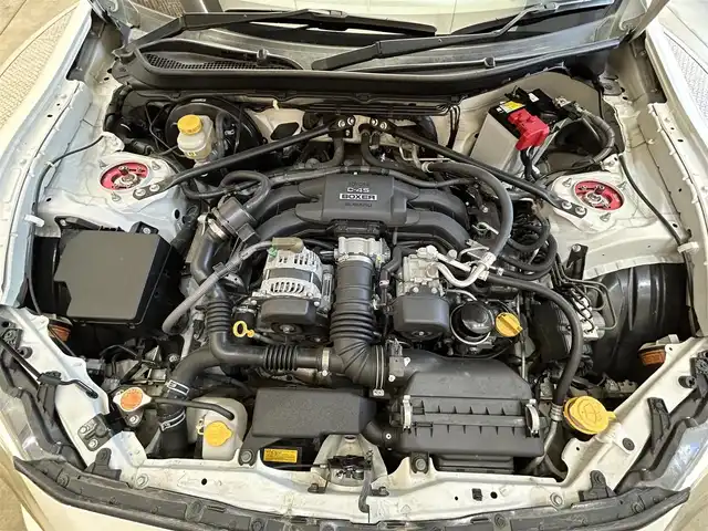 トヨタ ８６ GT 岩手県 2013(平25)年 12.9万km サテンホワイトパール 純正SDナビ/フルセグTV/純正オーディオ/バックカメラ/ETC/横滑り防止装置/オートライト/LEDヘッドライト/フォグランプ/スマートキー/プッシュスタート/電動格納ミラー/純正18インチAW/純正フロアマット/純正ドアバイザー
