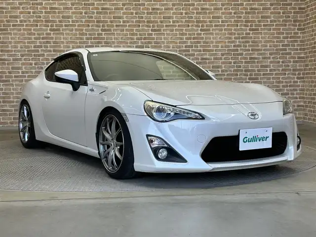 トヨタ ８６ GT 岩手県 2013(平25)年 12.9万km サテンホワイトパール 純正SDナビ/フルセグTV/純正オーディオ/バックカメラ/ETC/横滑り防止装置/オートライト/LEDヘッドライト/フォグランプ/スマートキー/プッシュスタート/電動格納ミラー/純正18インチAW/純正フロアマット/純正ドアバイザー