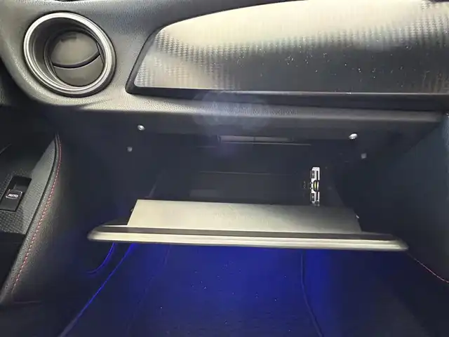 トヨタ ８６ GT 岩手県 2013(平25)年 12.9万km サテンホワイトパール 純正SDナビ/フルセグTV/純正オーディオ/バックカメラ/ETC/横滑り防止装置/オートライト/LEDヘッドライト/フォグランプ/スマートキー/プッシュスタート/電動格納ミラー/純正18インチAW/純正フロアマット/純正ドアバイザー