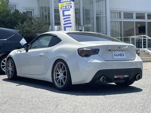 トヨタ ８６ GT 愛知県 2013(平25)年 12.9万km サテンホワイトパール (株)IDOMが運営する【じしゃロン名古屋鳴海店】の自社ローン専用車両になりますこちらは現金またはオートローンご利用時の価格です。自社ローンご希望の方は別途その旨お申付け下さい/純正SDナビ/フルセグTV/バックカメラ/ETC/オートライト/フォグランプ/スマートキー/プッシュスタート/電動格納ミラー/BLITZ車高調/RAYS18インチAW/純正フロアマット/純正ドアバイザー