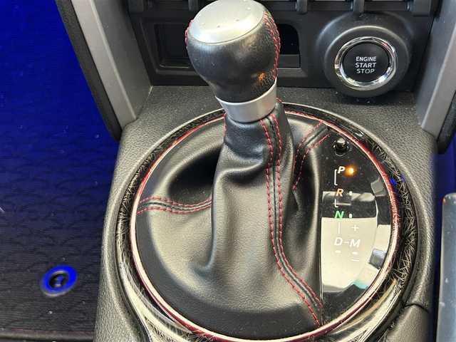 トヨタ ８６ GT 愛知県 2013(平25)年 12.9万km サテンホワイトパール (株)IDOMが運営する【じしゃロン名古屋鳴海店】の自社ローン専用車両になりますこちらは現金またはオートローンご利用時の価格です。自社ローンご希望の方は別途その旨お申付け下さい/純正SDナビ/フルセグTV/バックカメラ/ETC/オートライト/フォグランプ/スマートキー/プッシュスタート/電動格納ミラー/BLITZ車高調/RAYS18インチAW/純正フロアマット/純正ドアバイザー