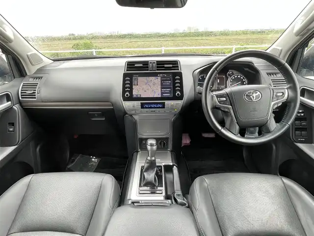 トヨタ ランドクルーザー プラド TX Lパッケージ 佐賀県 2021(令3)年 4.5万km ホワイトパールクリスタルシャイン ワンオーナー/サンルーフ/黒革シート/純正９インチナビ/・フルセグTV/AM/FM/USB/Bluetooth/全周囲カメラ/ビルトインETC2.0/D＋N席パワーシート/D＋N席シートヒーター・エアシート/ISOFIX対応/革巻きステアリング/ステアリングリモコン/社外(RAYS)17インチアルミホイール/オートマチックハイビーム/純正LEDヘッドライト/純正LEDフォグライト/純正フロアマット/純正ドアバイザ―/新車保証書/取扱説明書/スペアキー１本/トヨタセーフティセンス/・レーダークルーズコントロール/・レーンディパーチャーアラート/・クリアランスソナー/・プリクラッシュブレーキ/・ブラインドスポットモニター/・ロードサインアシスト