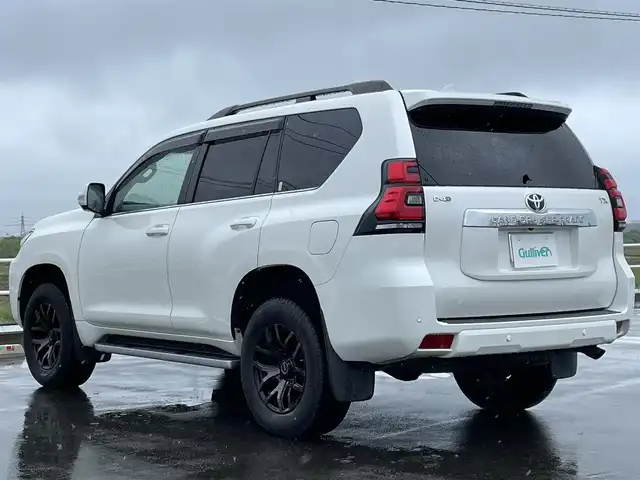 トヨタ ランドクルーザー プラド TX Lパッケージ 佐賀県 2021(令3)年 4.5万km ホワイトパールクリスタルシャイン ワンオーナー/サンルーフ/黒革シート/純正９インチナビ/・フルセグTV/AM/FM/USB/Bluetooth/全周囲カメラ/ビルトインETC2.0/D＋N席パワーシート/D＋N席シートヒーター・エアシート/ISOFIX対応/革巻きステアリング/ステアリングリモコン/社外(RAYS)17インチアルミホイール/オートマチックハイビーム/純正LEDヘッドライト/純正LEDフォグライト/純正フロアマット/純正ドアバイザ―/新車保証書/取扱説明書/スペアキー１本/トヨタセーフティセンス/・レーダークルーズコントロール/・レーンディパーチャーアラート/・クリアランスソナー/・プリクラッシュブレーキ/・ブラインドスポットモニター/・ロードサインアシスト