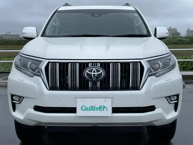 トヨタ ランドクルーザー プラド TX Lパッケージ 佐賀県 2021(令3)年 4.5万km ホワイトパールクリスタルシャイン ワンオーナー/サンルーフ/黒革シート/純正９インチナビ/・フルセグTV/AM/FM/USB/Bluetooth/全周囲カメラ/ビルトインETC2.0/D＋N席パワーシート/D＋N席シートヒーター・エアシート/ISOFIX対応/革巻きステアリング/ステアリングリモコン/社外(RAYS)17インチアルミホイール/オートマチックハイビーム/純正LEDヘッドライト/純正LEDフォグライト/純正フロアマット/純正ドアバイザ―/新車保証書/取扱説明書/スペアキー１本/トヨタセーフティセンス/・レーダークルーズコントロール/・レーンディパーチャーアラート/・クリアランスソナー/・プリクラッシュブレーキ/・ブラインドスポットモニター/・ロードサインアシスト