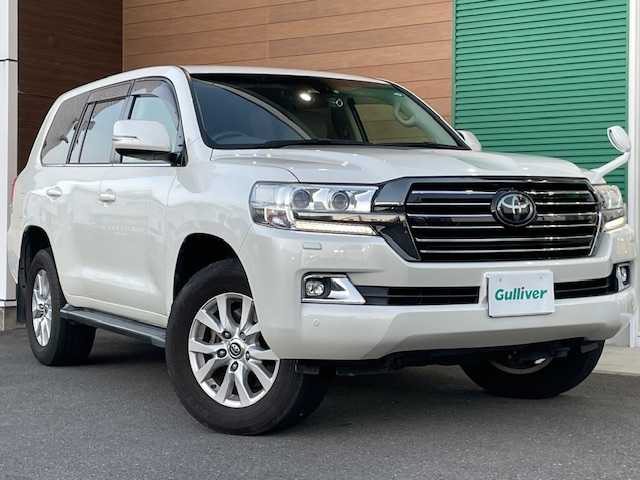 トヨタ ランドクルーザー AX Gセレクション 静岡県 2017(平29)年 4万km ホワイトパールクリスタルシャイン ワンオーナー/純正メモリナビ/(FM/AM/CD/DVD/BT/フルセグTV)/プリクラッシュセーフティ/レーンキープアシスト/クルーズコントロール/オートハイビーム/センターデフロック/ステアリングスイッチ/ベージュレザーシート/ビルトインETC2.0/前後ドライブレコーダー/前席パワーシート/前席＆２列目シートヒーター/サイドステップ/ステアリングヒーター/コーナーセンサー/スマートキー×２/プッシュスタート/保証証/取扱説明書