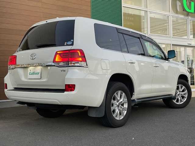 トヨタ ランドクルーザー AX Gセレクション 静岡県 2017(平29)年 4万km ホワイトパールクリスタルシャイン ワンオーナー/純正メモリナビ/(FM/AM/CD/DVD/BT/フルセグTV)/プリクラッシュセーフティ/レーンキープアシスト/クルーズコントロール/オートハイビーム/センターデフロック/ステアリングスイッチ/ベージュレザーシート/ビルトインETC2.0/前後ドライブレコーダー/前席パワーシート/前席＆２列目シートヒーター/サイドステップ/ステアリングヒーター/コーナーセンサー/スマートキー×２/プッシュスタート/保証証/取扱説明書