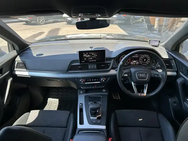 アウディ Ｑ５ 40TDIクワトロ スポーツ 岐阜県 2019(令1)年 4万km 黒 Sラインパッケージ/アシスタンスパッケージ/ダイナミックターンインジゲーター/アウディプレセンスベーシック/アウディプレセンスリア/サウンドビューカメラ/アダプティブクルーズコントロール/アクティブレーンアシスト/アウディプレセンスシティ/アウディサイドアシスト/純正MMIナビゲーション/Bluetooth/スマートフォンインターフェイス/AppleCarPlay/Android Auto/バーチャルコックピット/S lineパッケージ/スポーツサスペンション/アルミホイール/アルカンターラ/ヘッドライニングブラック/マルチカラーアンビエントライティング/ステンレススチールフットペダル
