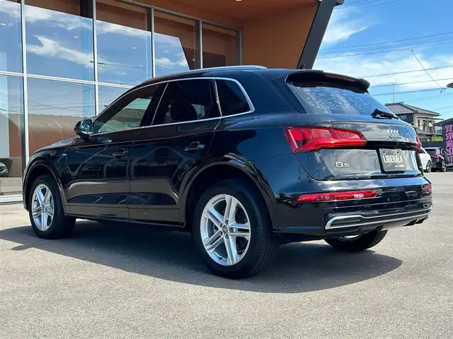 アウディ Ｑ５ 40TDIクワトロ スポーツ 岐阜県 2019(令1)年 4万km 黒 Sラインパッケージ/アシスタンスパッケージ/ダイナミックターンインジゲーター/アウディプレセンスベーシック/アウディプレセンスリア/サウンドビューカメラ/アダプティブクルーズコントロール/アクティブレーンアシスト/アウディプレセンスシティ/アウディサイドアシスト/純正MMIナビゲーション/Bluetooth/スマートフォンインターフェイス/AppleCarPlay/Android Auto/バーチャルコックピット/S lineパッケージ/スポーツサスペンション/アルミホイール/アルカンターラ/ヘッドライニングブラック/マルチカラーアンビエントライティング/ステンレススチールフットペダル
