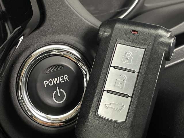 三菱 アウトランダー ＰＨＥＶ 新潟県 2020(令2)年 4.4万km シルキーホワイト 4WD/フリップダウンモニター/社外ナビ/　　フルセグ/CD/DVD/BT/アラウンドビューモニター/パワーバックドア/レーダークルーズコントロール/LEDオートライト/ハーフレザーシート/パワーシート/純正18インチアルミホイール/アイドリングストップ/ルーフレール/スマートキー/ETC