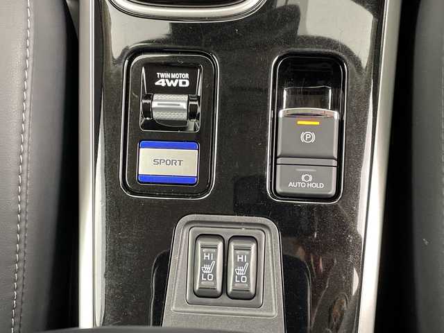 三菱 アウトランダー ＰＨＥＶ 新潟県 2020(令2)年 4.4万km シルキーホワイト 4WD/フリップダウンモニター/社外ナビ/　　フルセグ/CD/DVD/BT/アラウンドビューモニター/パワーバックドア/レーダークルーズコントロール/LEDオートライト/ハーフレザーシート/パワーシート/純正18インチアルミホイール/アイドリングストップ/ルーフレール/スマートキー/ETC