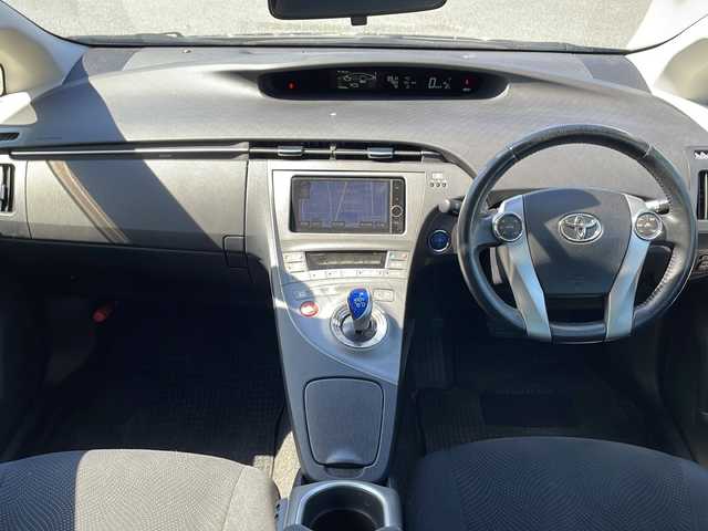 トヨタ プリウス S 熊本県 2012(平24)年 9.8万km ブラック (株)IDOMが運営する【じしゃロン熊本店】の自社ローン専用車両になります。/こちらは現金またはオートローンご利用時の価格です。自社ローンご希望の方は別途その旨お申付け下さい/純正ナビ（ＴＶ　ＣＤ）　/バックカメラ　/ビルトインＥＴＣ　/純正アルミホイール　/ステアリングスイッチ　/Ｗ＋サイドエアバッグ　/ＡＡＣ　/電動格納ミラー　/キセノンヘッドライト　/オートライト