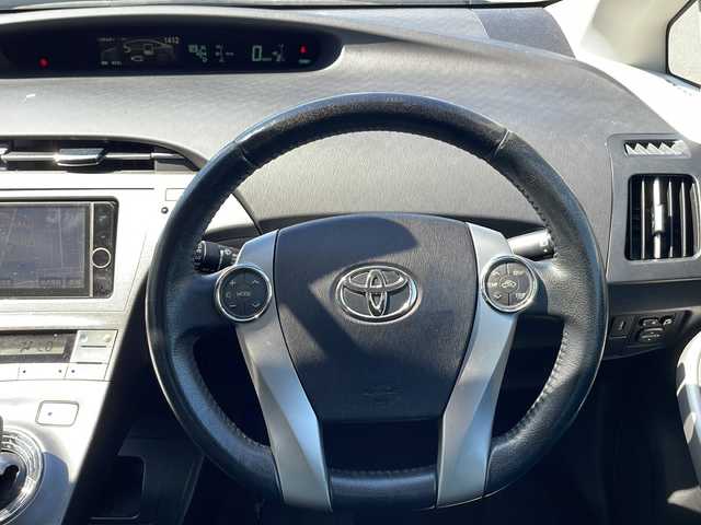 トヨタ プリウス S 熊本県 2012(平24)年 9.8万km ブラック (株)IDOMが運営する【じしゃロン熊本店】の自社ローン専用車両になります。/こちらは現金またはオートローンご利用時の価格です。自社ローンご希望の方は別途その旨お申付け下さい/純正ナビ（ＴＶ　ＣＤ）　/バックカメラ　/ビルトインＥＴＣ　/純正アルミホイール　/ステアリングスイッチ　/Ｗ＋サイドエアバッグ　/ＡＡＣ　/電動格納ミラー　/キセノンヘッドライト　/オートライト