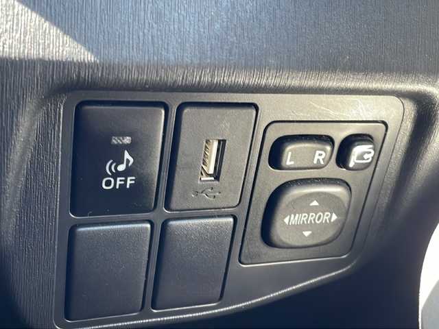 トヨタ プリウス S 熊本県 2012(平24)年 9.8万km ブラック (株)IDOMが運営する【じしゃロン熊本店】の自社ローン専用車両になります。/こちらは現金またはオートローンご利用時の価格です。自社ローンご希望の方は別途その旨お申付け下さい/純正ナビ（ＴＶ　ＣＤ）　/バックカメラ　/ビルトインＥＴＣ　/純正アルミホイール　/ステアリングスイッチ　/Ｗ＋サイドエアバッグ　/ＡＡＣ　/電動格納ミラー　/キセノンヘッドライト　/オートライト