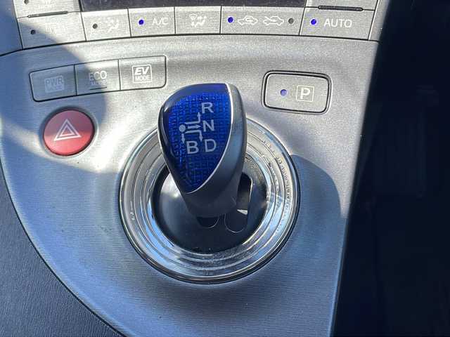 トヨタ プリウス S 熊本県 2012(平24)年 9.8万km ブラック (株)IDOMが運営する【じしゃロン熊本店】の自社ローン専用車両になります。/こちらは現金またはオートローンご利用時の価格です。自社ローンご希望の方は別途その旨お申付け下さい/純正ナビ（ＴＶ　ＣＤ）　/バックカメラ　/ビルトインＥＴＣ　/純正アルミホイール　/ステアリングスイッチ　/Ｗ＋サイドエアバッグ　/ＡＡＣ　/電動格納ミラー　/キセノンヘッドライト　/オートライト