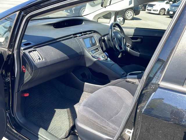 トヨタ プリウス S 熊本県 2012(平24)年 9.8万km ブラック (株)IDOMが運営する【じしゃロン熊本店】の自社ローン専用車両になります。/こちらは現金またはオートローンご利用時の価格です。自社ローンご希望の方は別途その旨お申付け下さい/純正ナビ（ＴＶ　ＣＤ）　/バックカメラ　/ビルトインＥＴＣ　/純正アルミホイール　/ステアリングスイッチ　/Ｗ＋サイドエアバッグ　/ＡＡＣ　/電動格納ミラー　/キセノンヘッドライト　/オートライト