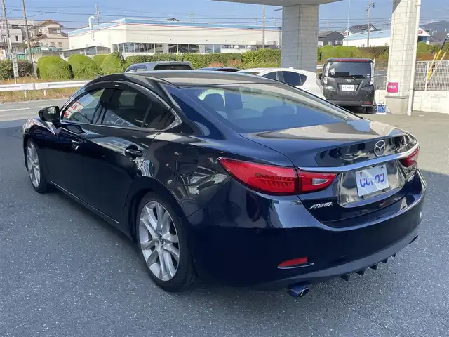 マツダ アテンザ セダン 25S Lパッケージ 愛知県 2014(平26)年 8.7万km ディープクリスタルブルーマイカ (株)IDOMが運営する【じしゃロン豊川店】の自社ローン対象車両になります。こちらは現金ご利用時の価格です。自社ローンご希望の方は別途その旨お申付け下さい。/ 純正メモリナビ/　〇 フルセグTV/　〇 BT対応/ バックカメラ/ ETC/ ステアリングスイッチ/ クルーズコントロール/ パドルシフト/ レザーシート/ 前席シートヒーター/ D席パワーシート/ ドアバイザー/ ウインカーミラー/ 純正フロアマット