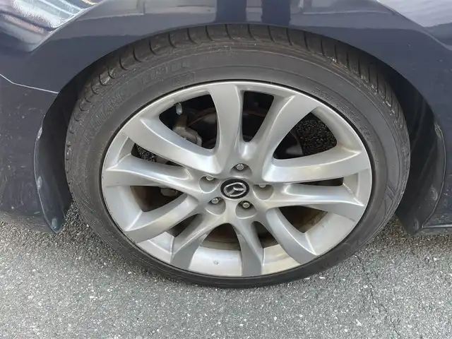 マツダ アテンザ セダン 25S Lパッケージ 愛知県 2014(平26)年 8.7万km ディープクリスタルブルーマイカ (株)IDOMが運営する【じしゃロン豊川店】の自社ローン対象車両になります。こちらは現金ご利用時の価格です。自社ローンご希望の方は別途その旨お申付け下さい。/ 純正メモリナビ/　〇 フルセグTV/　〇 BT対応/ バックカメラ/ ETC/ ステアリングスイッチ/ クルーズコントロール/ パドルシフト/ レザーシート/ 前席シートヒーター/ D席パワーシート/ ドアバイザー/ ウインカーミラー/ 純正フロアマット