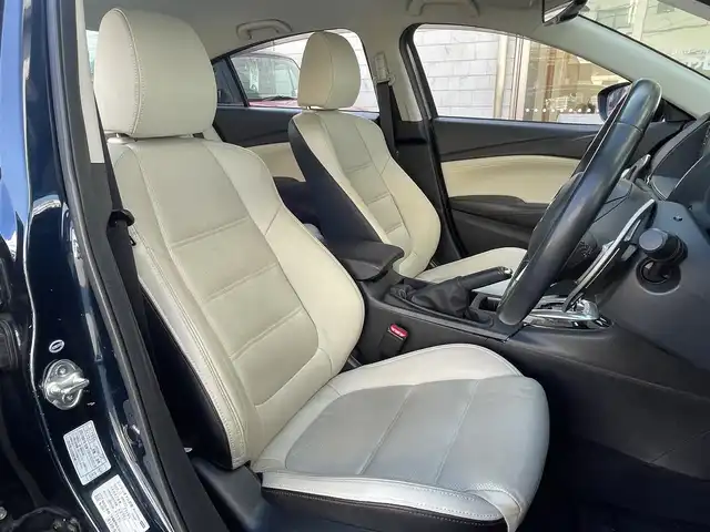 マツダ アテンザ セダン 25S Lパッケージ 愛知県 2014(平26)年 8.7万km ディープクリスタルブルーマイカ (株)IDOMが運営する【じしゃロン豊川店】の自社ローン対象車両になります。こちらは現金ご利用時の価格です。自社ローンご希望の方は別途その旨お申付け下さい。/ 純正メモリナビ/　〇 フルセグTV/　〇 BT対応/ バックカメラ/ ETC/ ステアリングスイッチ/ クルーズコントロール/ パドルシフト/ レザーシート/ 前席シートヒーター/ D席パワーシート/ ドアバイザー/ ウインカーミラー/ 純正フロアマット