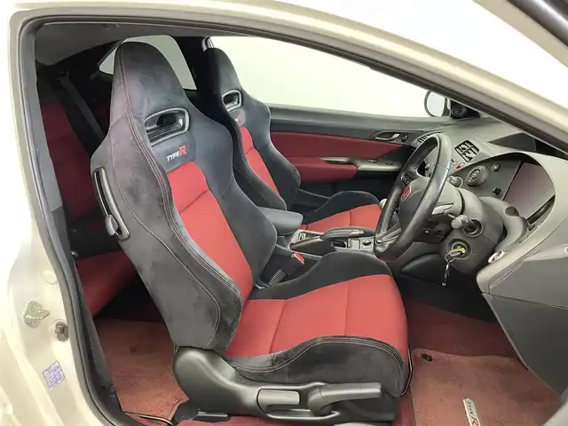 ホンダ シビック タイプR ユーロ 埼玉県 2009(平21)年 10万km チャンピオンシップホワイト 純正オーディオ　ＥＴＣ　ＨＩＤヘッドライト　Ｒｓｐｅｃシート　純正アルミホイール　６速ＭＴ　プッシュスタート　キーレス　フォグランプ　ステアリングスイッチ　ＣＤ再生　リアソナー　純正フロアマット