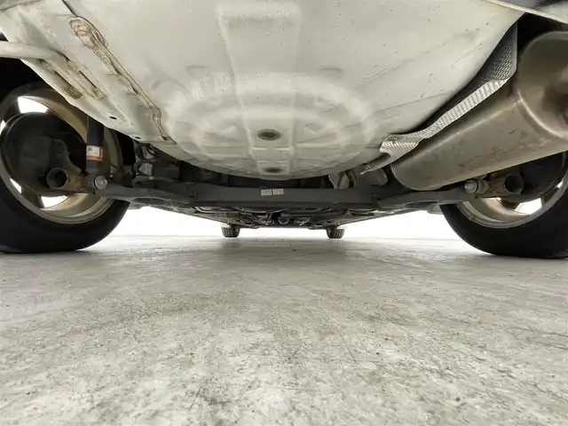 日産 ノート メダリスト 千葉県 2012(平24)年 7.9万km ブリリアントホワイトパール 禁煙車/純正７型メモリナビ/・型番：MC312D-W/・CD/DVD/USB/Bluetooth/フルセグTV/・アラウンドビューモニター/・ビルトインETC/・インテリジェントルームミラー/革巻きステアリング/純正フロアマット/純正15インチAW/オートライト/・ハロゲンヘッドライト/・フォグランプ/・ヘッドライトレベライザー/プッシュスタート&スマートキー