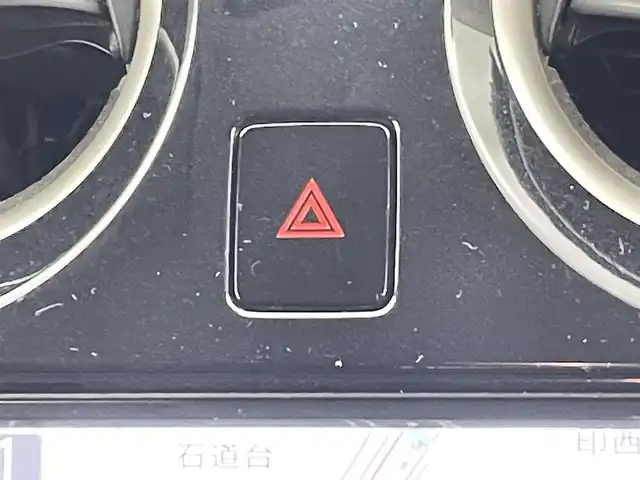 日産 ノート メダリスト 千葉県 2012(平24)年 7.9万km ブリリアントホワイトパール 禁煙車/純正７型メモリナビ/・型番：MC312D-W/・CD/DVD/USB/Bluetooth/フルセグTV/・アラウンドビューモニター/・ビルトインETC/・インテリジェントルームミラー/革巻きステアリング/純正フロアマット/純正15インチAW/オートライト/・ハロゲンヘッドライト/・フォグランプ/・ヘッドライトレベライザー/プッシュスタート&スマートキー