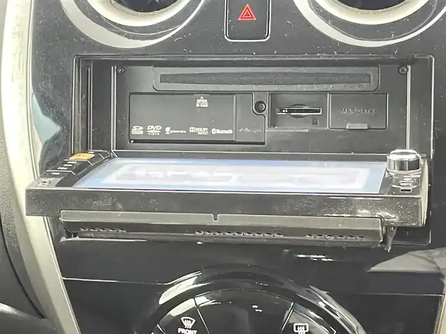 日産 ノート メダリスト 千葉県 2012(平24)年 7.9万km ブリリアントホワイトパール 禁煙車/純正７型メモリナビ/・型番：MC312D-W/・CD/DVD/USB/Bluetooth/フルセグTV/・アラウンドビューモニター/・ビルトインETC/・インテリジェントルームミラー/革巻きステアリング/純正フロアマット/純正15インチAW/オートライト/・ハロゲンヘッドライト/・フォグランプ/・ヘッドライトレベライザー/プッシュスタート&スマートキー