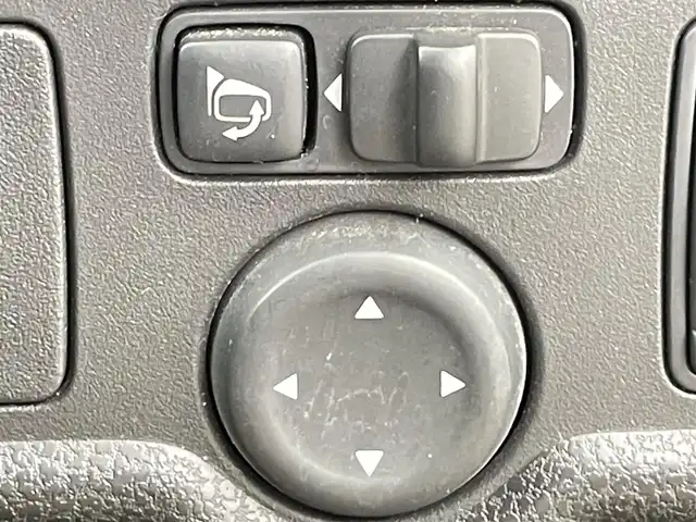 日産 ノート メダリスト 千葉県 2012(平24)年 7.9万km ブリリアントホワイトパール 禁煙車/純正７型メモリナビ/・型番：MC312D-W/・CD/DVD/USB/Bluetooth/フルセグTV/・アラウンドビューモニター/・ビルトインETC/・インテリジェントルームミラー/革巻きステアリング/純正フロアマット/純正15インチAW/オートライト/・ハロゲンヘッドライト/・フォグランプ/・ヘッドライトレベライザー/プッシュスタート&スマートキー