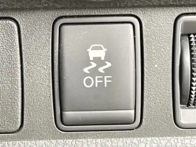 日産 ノート メダリスト 千葉県 2012(平24)年 7.9万km ブリリアントホワイトパール 禁煙車/純正７型メモリナビ/・型番：MC312D-W/・CD/DVD/USB/Bluetooth/フルセグTV/・アラウンドビューモニター/・ビルトインETC/・インテリジェントルームミラー/革巻きステアリング/純正フロアマット/純正15インチAW/オートライト/・ハロゲンヘッドライト/・フォグランプ/・ヘッドライトレベライザー/プッシュスタート&スマートキー